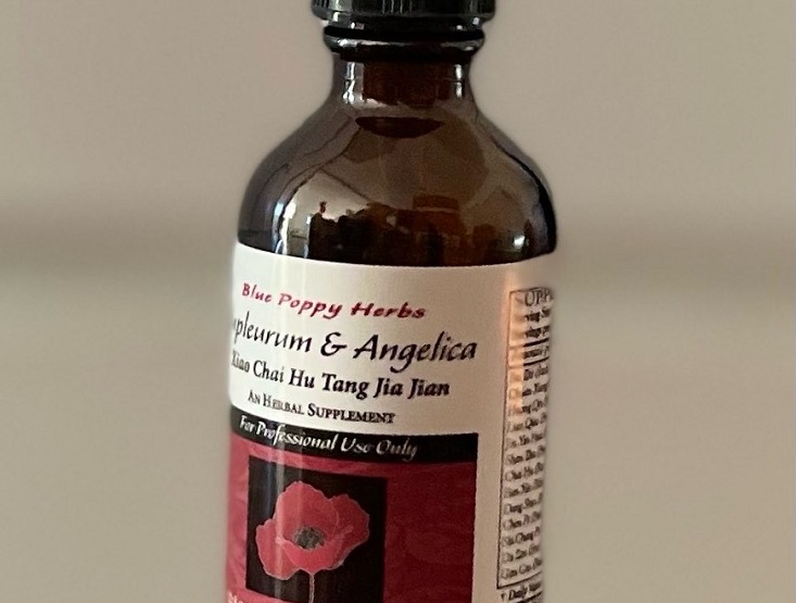 Healthy Qi herbal tincture supplement recommendation with brown glass bottle and a ivory white label with black and red letters 